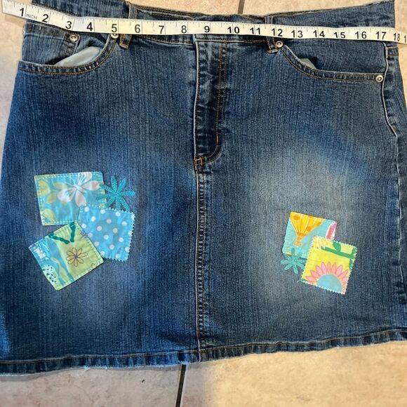 Lilly Pulitzer Denim Skirt Embroidered Patches logo jean dress bottoms cute rare - Picture 1 of 8